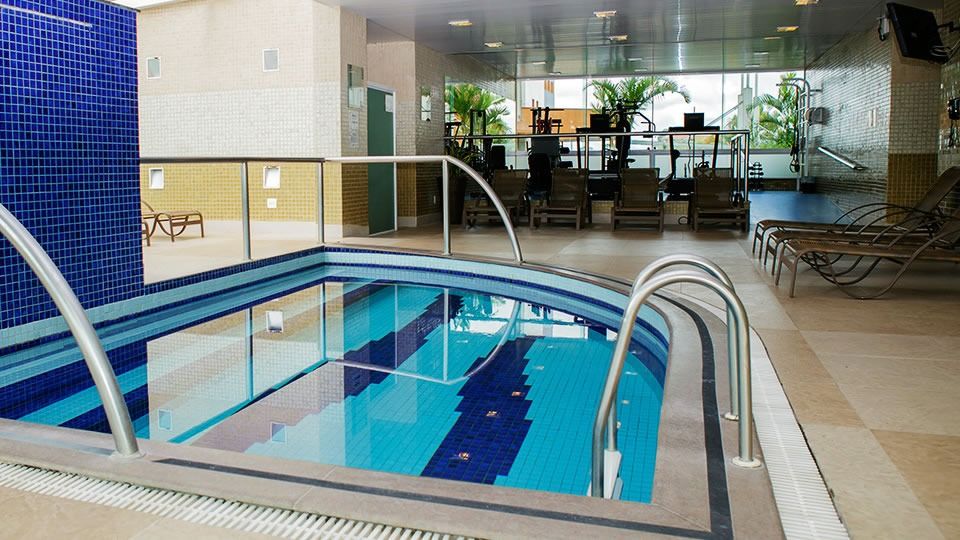 Piscina Interna Climatizada com Cascata